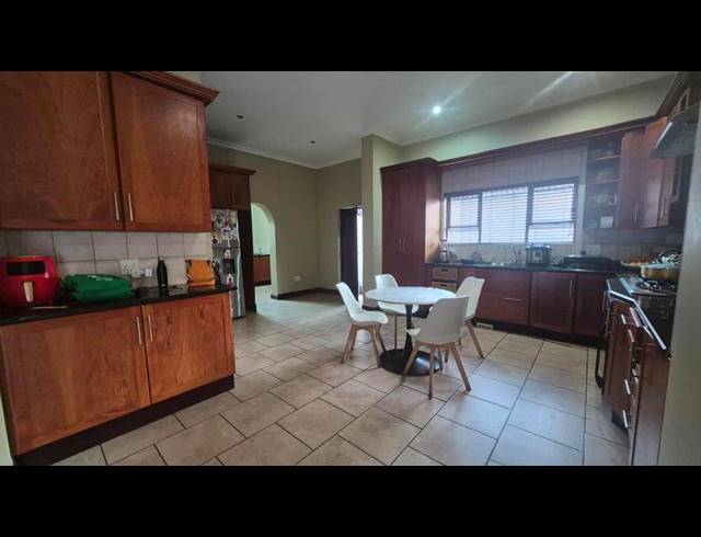 4 BEDROOM HOUSE FOR SALE IN RASLOUW